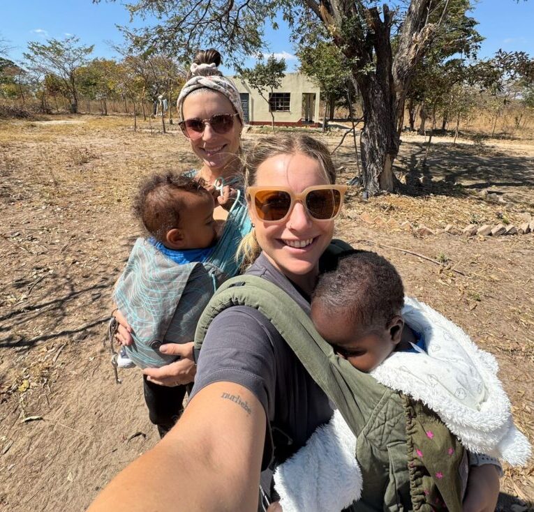 Nicole und anja in zimbabwe